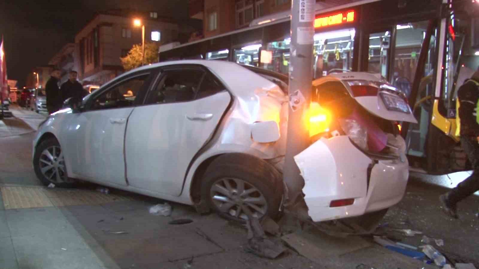 Ataşehir’de İETT otobüsü ile otomobil çarpıştı: 4 yaralı
