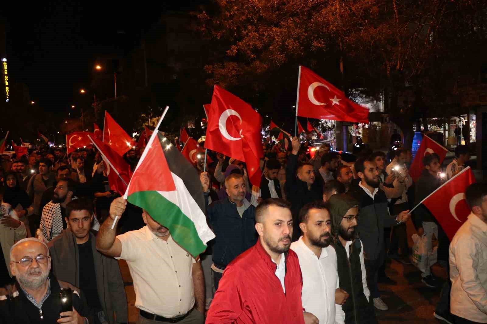 Gaziantep’te Filistin şehitleri için yürüyüş düzenlendi
