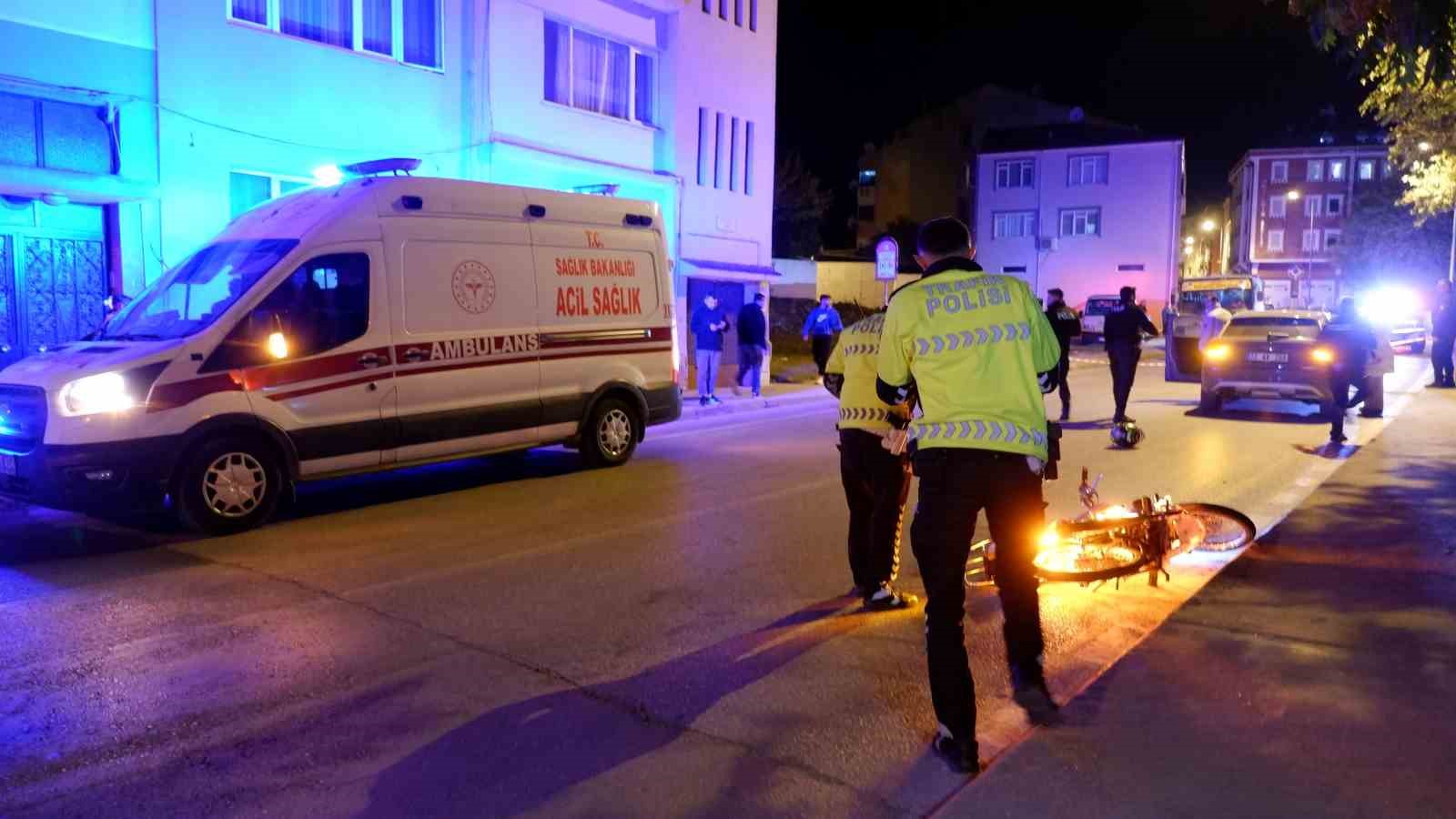 Edirne’de feci kaza: Devrilen motosikletten savrulan sürücü otomobilin altında kaldı
