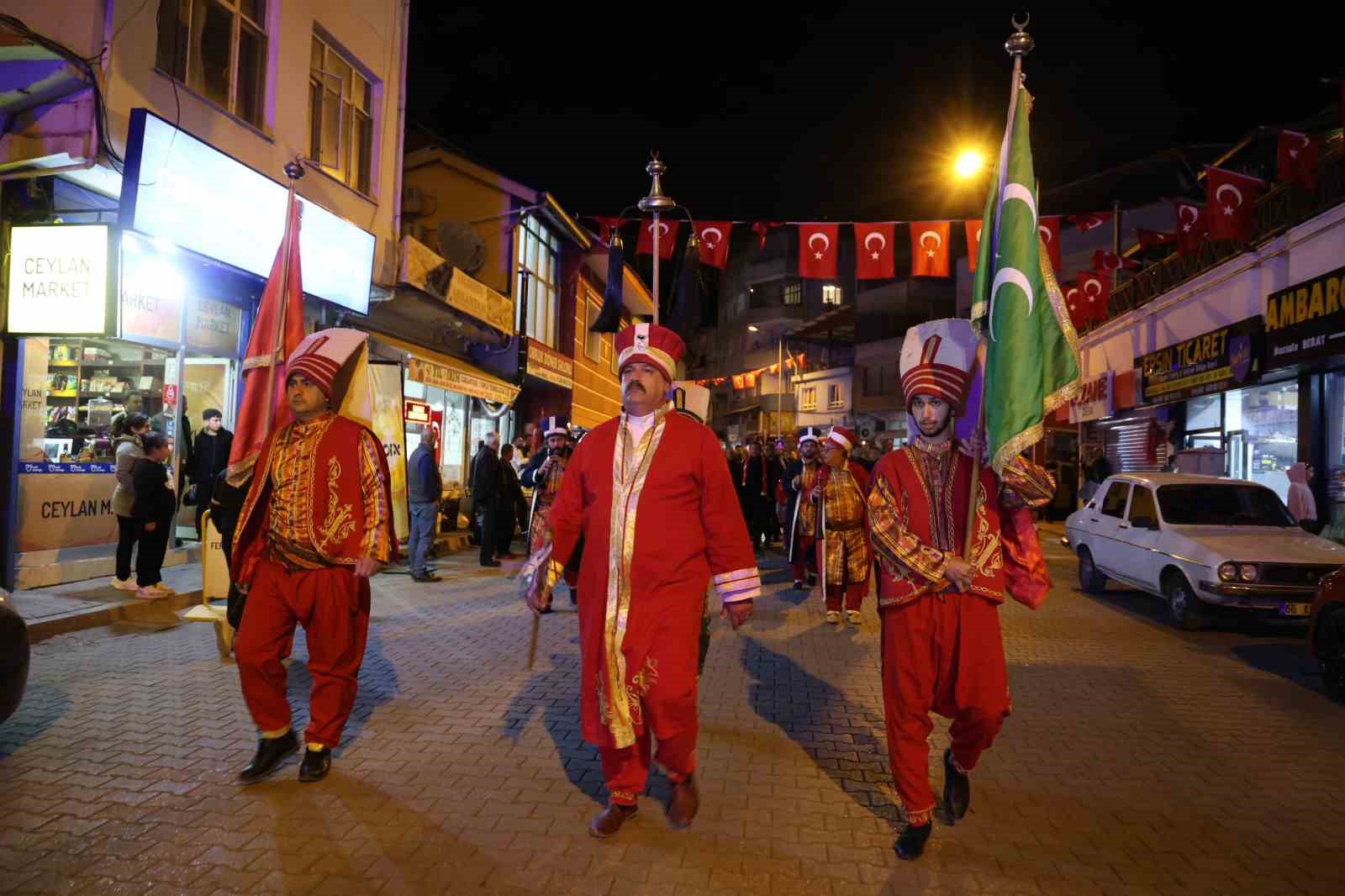 Saimbeyli’nin kurtuluşu Uğur Işılak konseri ile kutlandı
