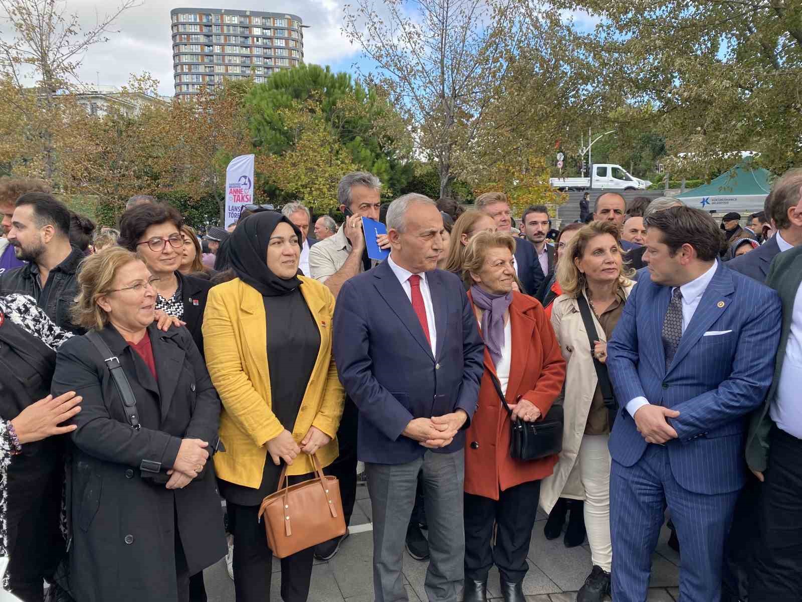 Küçükçekmece Belediyesi’nden ’Anne taksi’ projesi hayata geçirildi
