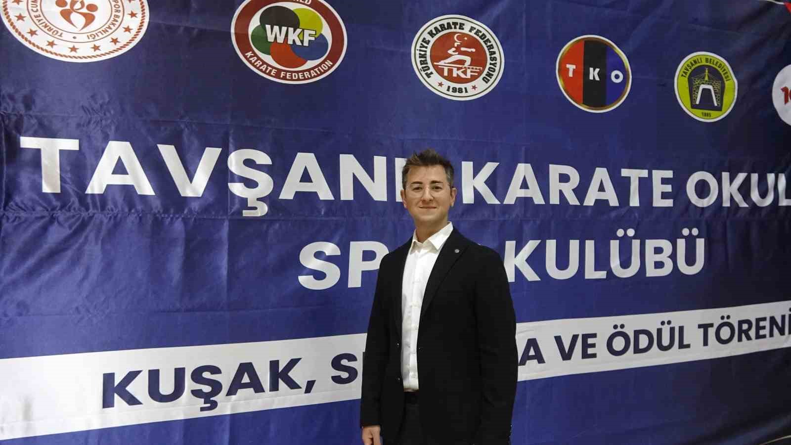 Tavşanlı Karate Okulu’nda 180 sporcuyla kuşak töreni düzenlendi
