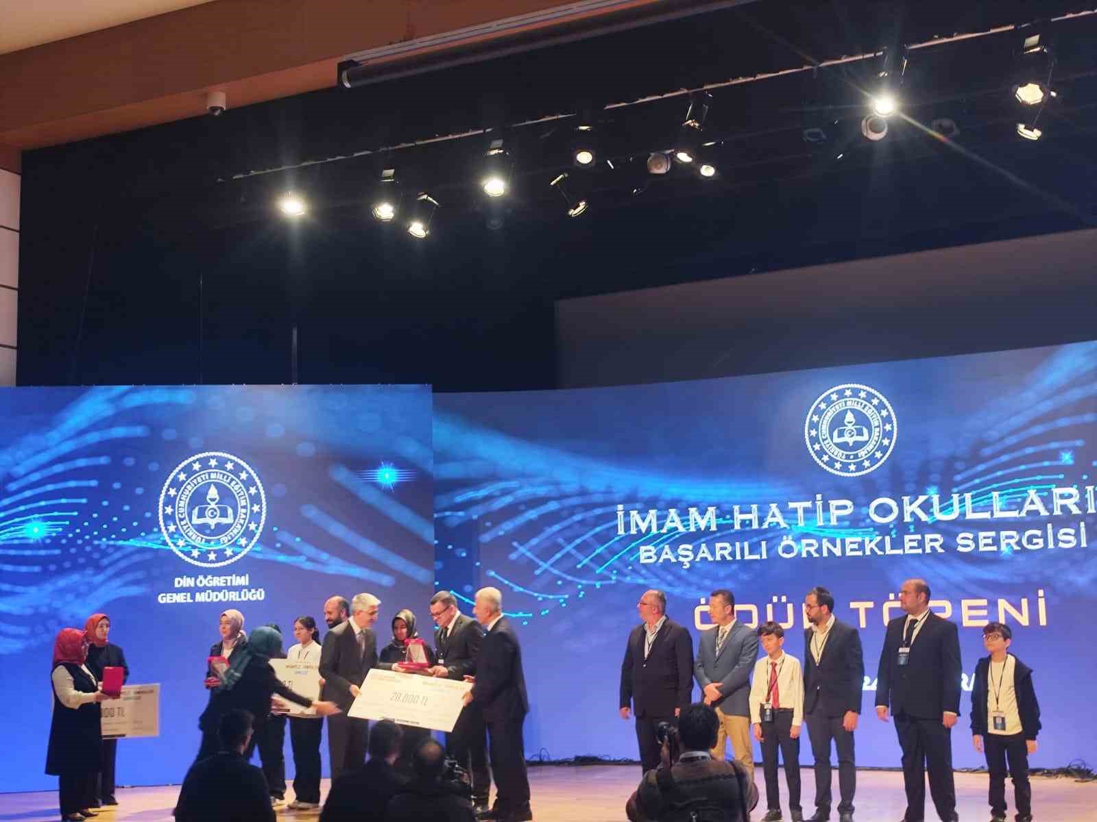 Kütahya Ahteri İmam Hatip Ortaokulunun, “Yaşayan İmam Hatip” isimli projesi Türkiye birincisi
