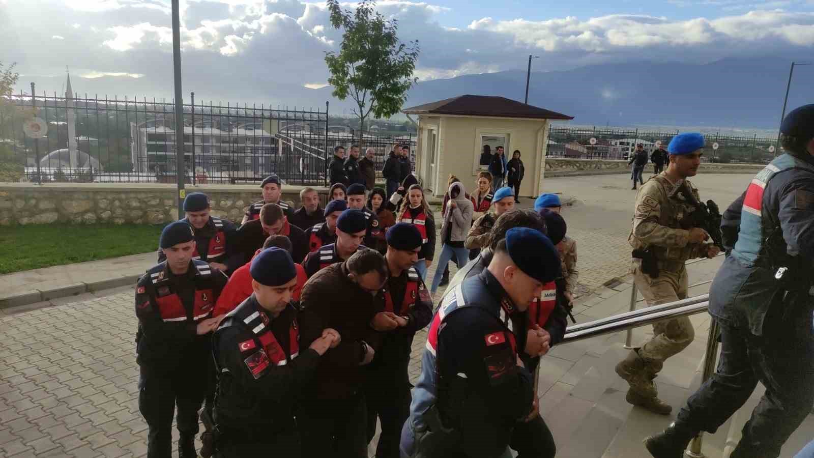 Bursa’da fuhuş çetesine darbe
