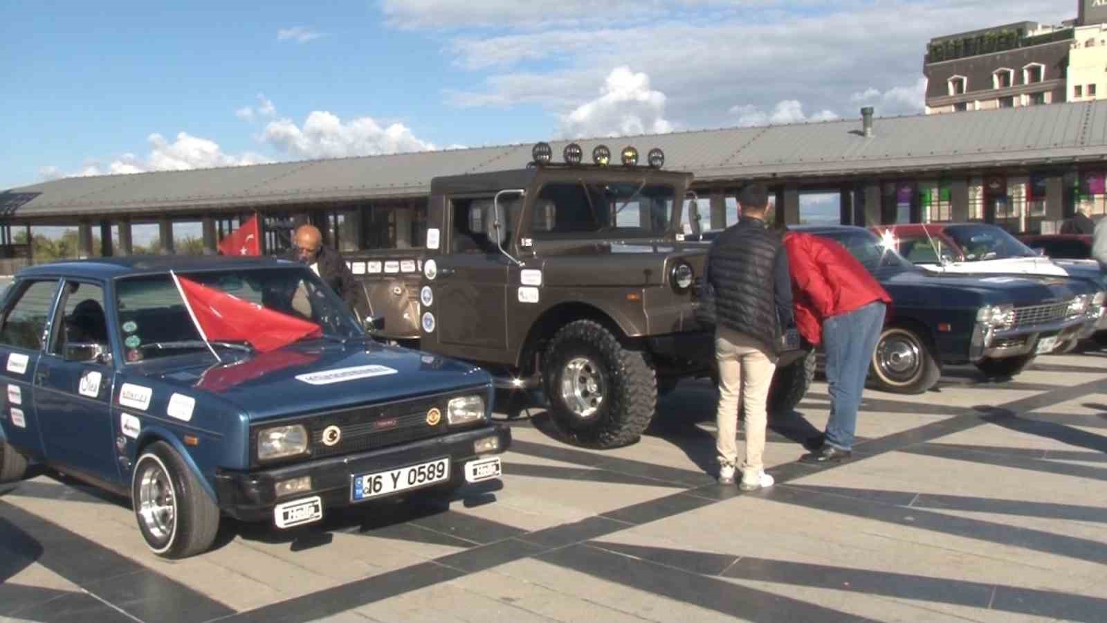 Klasik otomobiller bu kez lösemi farkındalığını artırmak için yola çıktı
