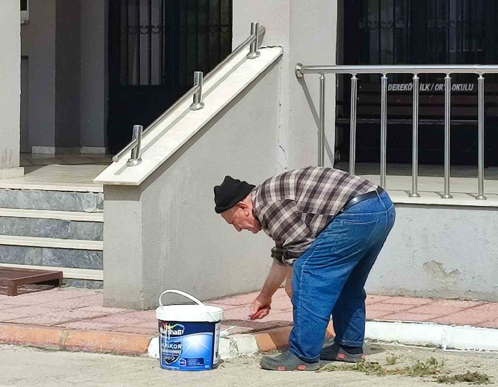 Veteriner Hekimden mezun olduğu köy okulunda örnek boya çalışması
