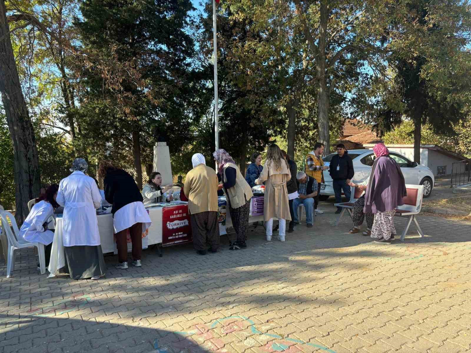 Uşak’ta Köylerde Halk Sağlığı günleri devam ediyor
