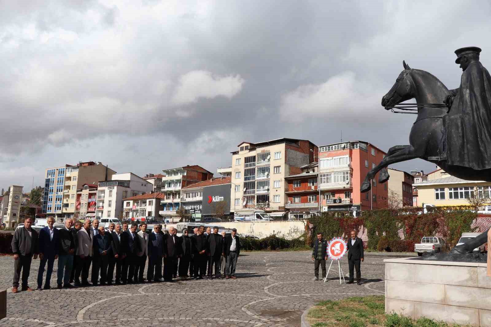 Oltu’da muhtarlar günü kutlandı
