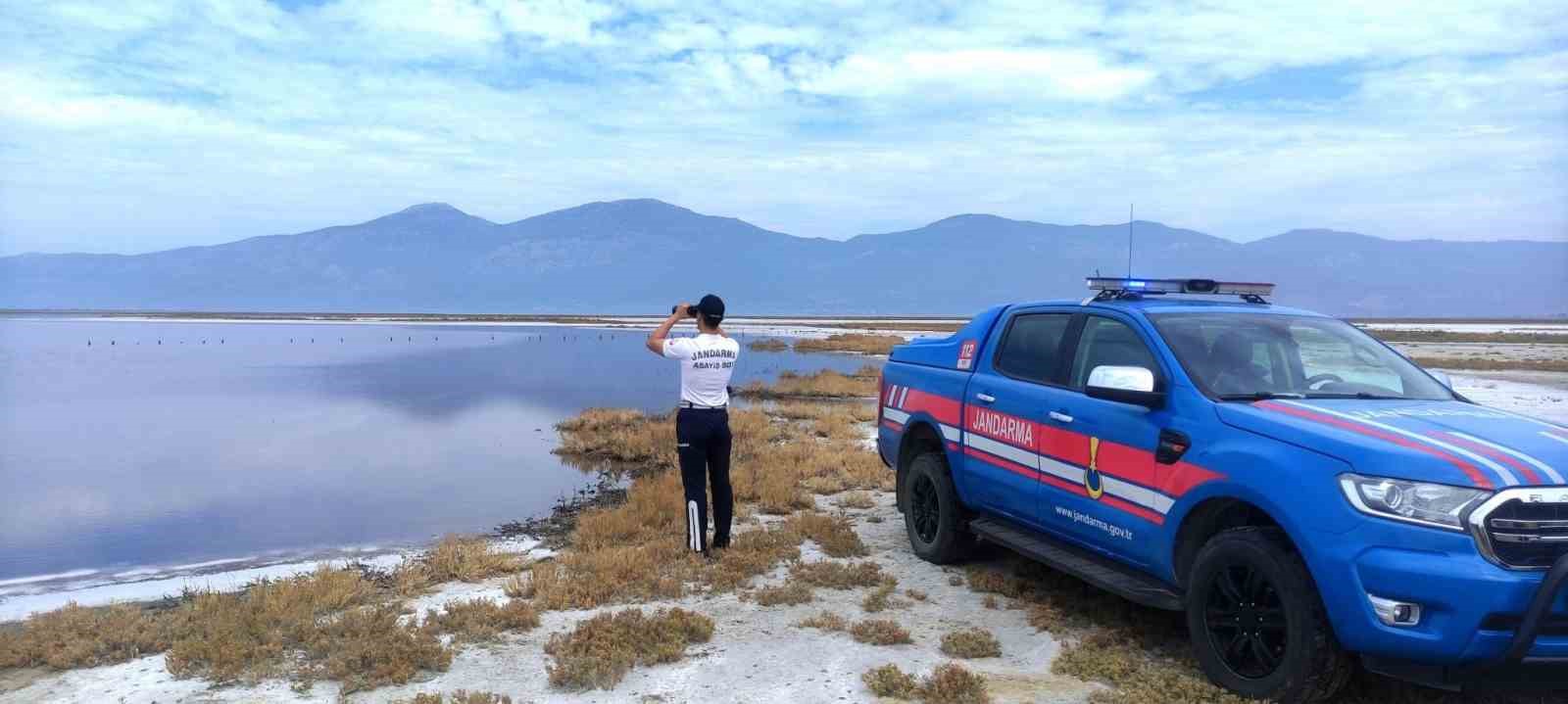 Jandarma ekipleri Bafa Gölü’nde yasadışı avcılığa geçit vermiyor
