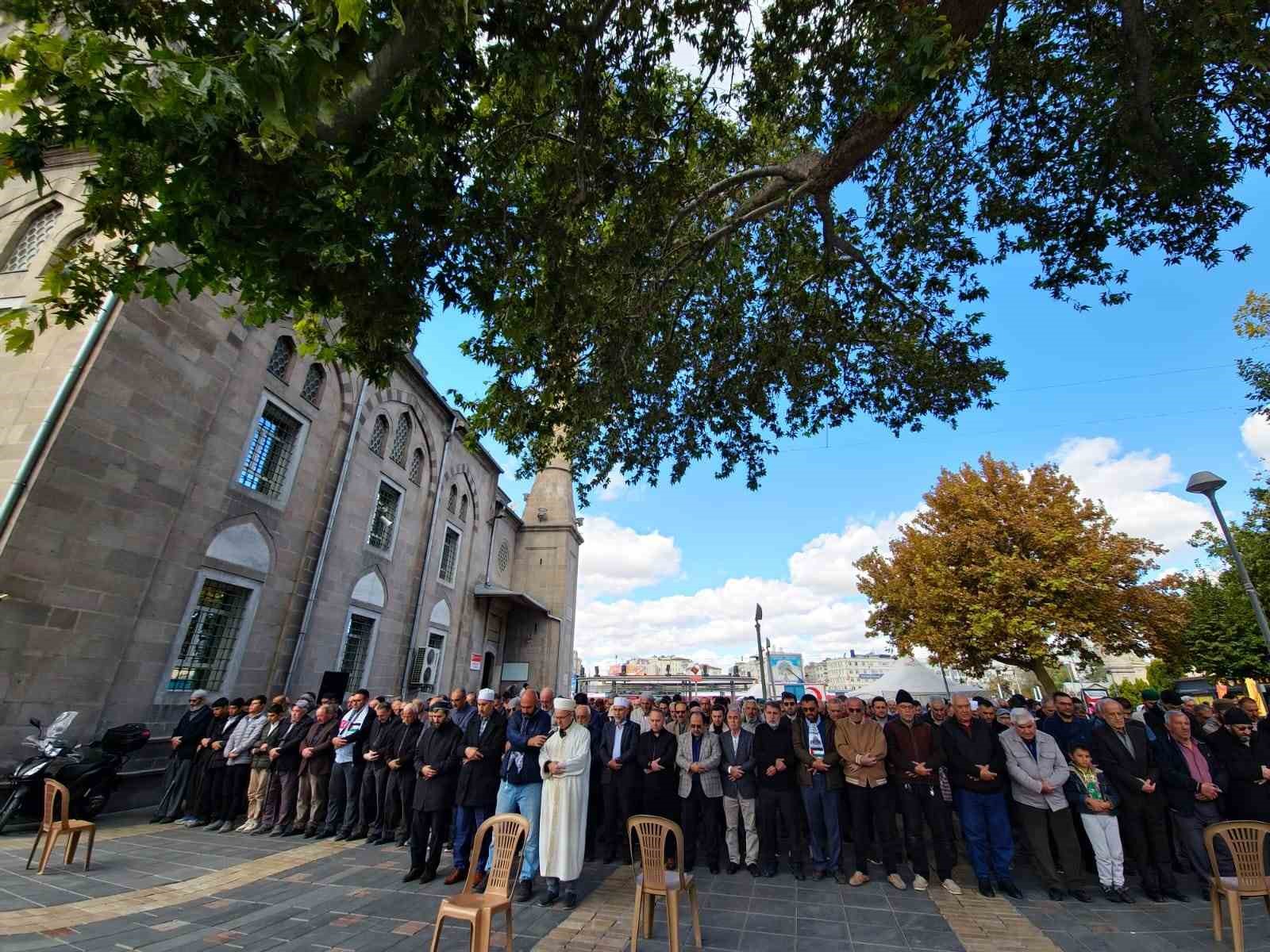 Kayseri’de Yahya Sinvar için gıyabi cenaze namazı kılındı
