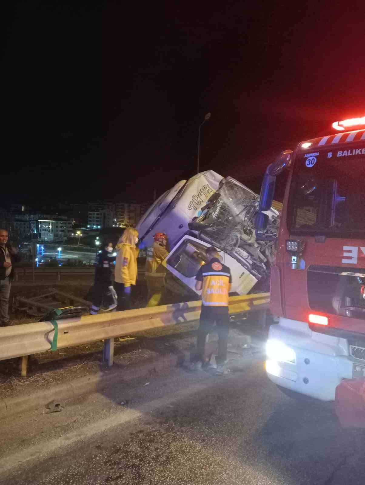 Bandırma liman kavşağındaki kazada yaralanan şahıs hayatını kaybetti
