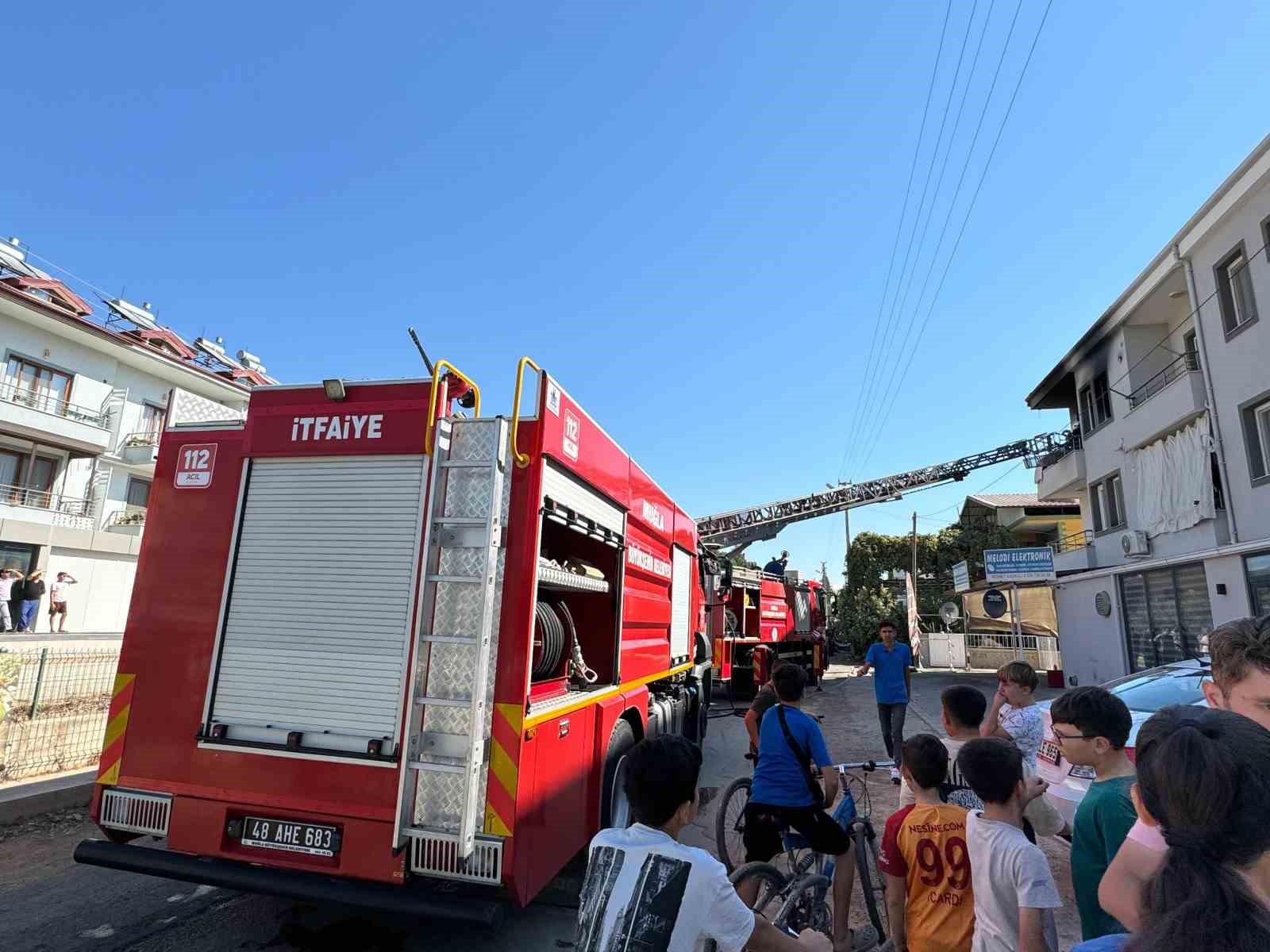 Fethiye’de çakmakla oyun yangın çıkardı
