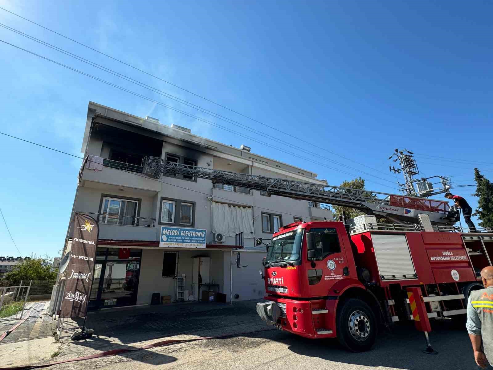 Fethiye’de çakmakla oyun yangın çıkardı
