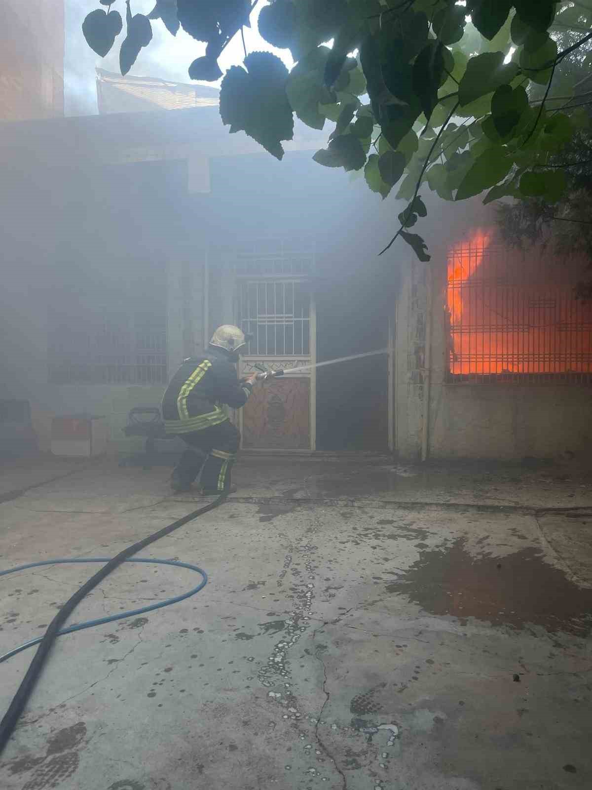 Şanlıurfa’da çıkan ev yangını korkuttu
