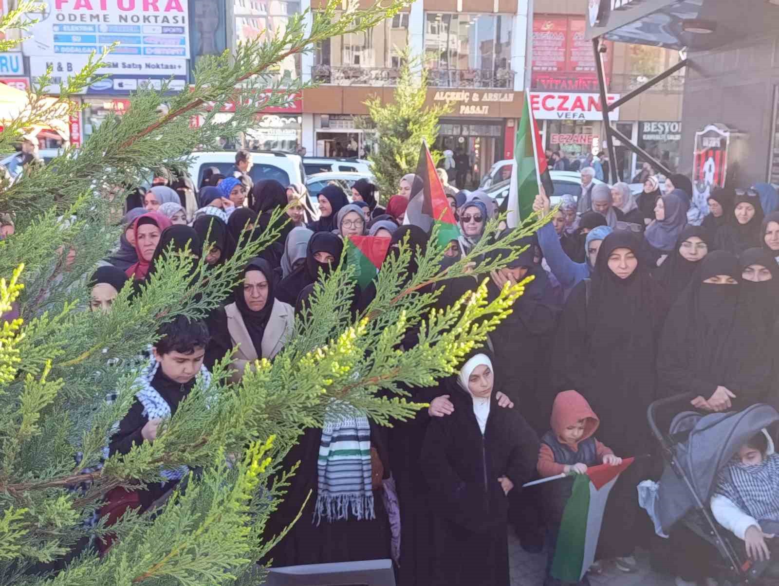 Van’da Yahya Sinvar için gıyabi cenaze namazı kılındı
