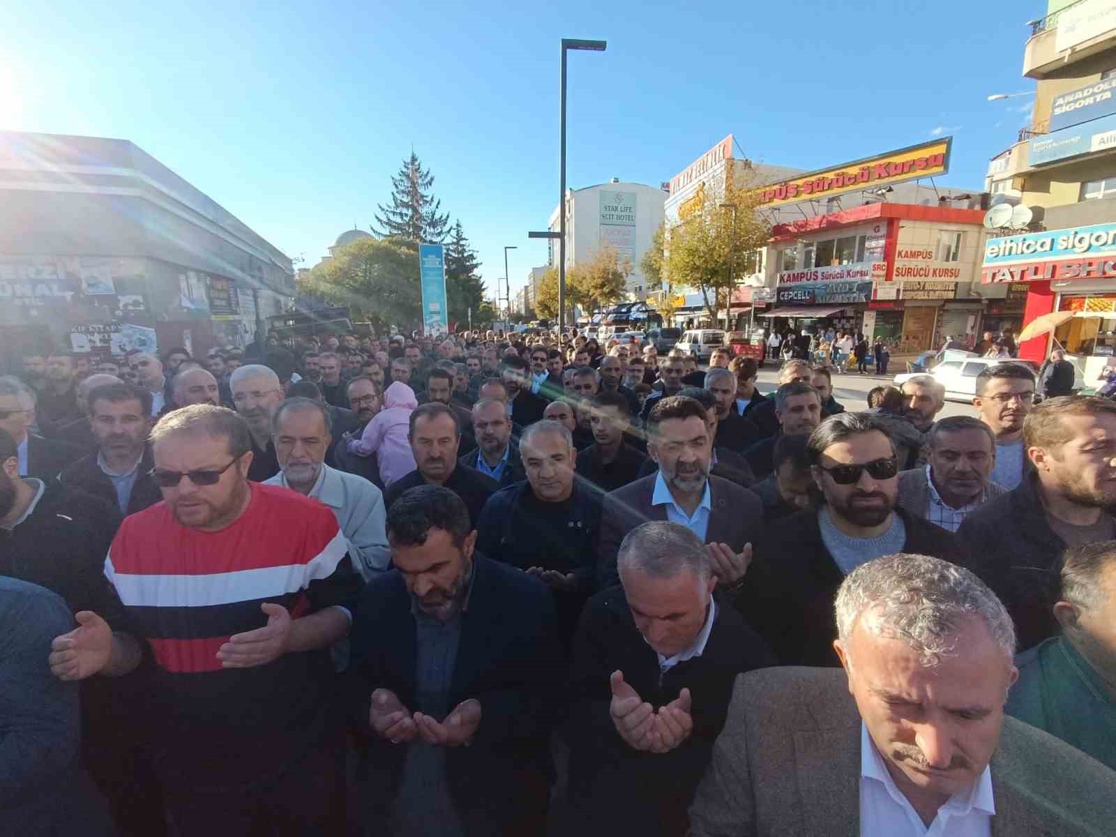 Van’da Yahya Sinvar için gıyabi cenaze namazı kılındı
