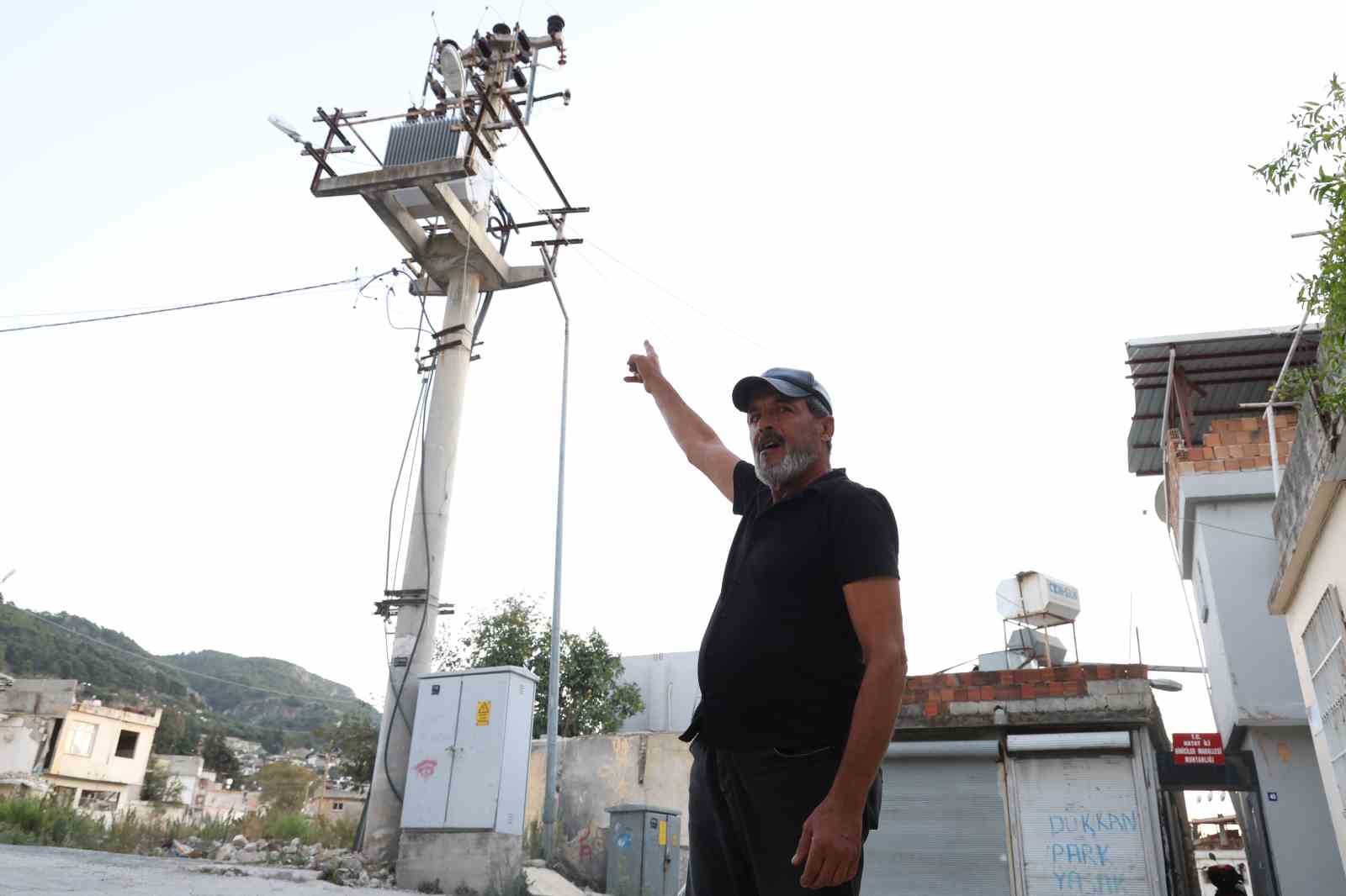 Elektrik trafosundaki patlama vatandaşları tedirgin etti
