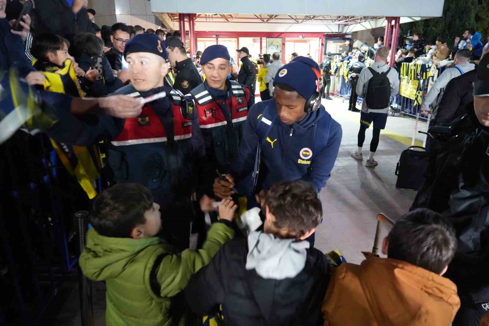 Fenerbahçe, Samsun’da coşkuyla karşılandı
