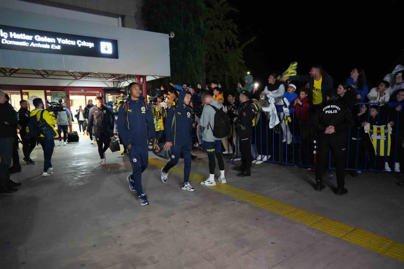 Fenerbahçe, Samsun’da coşkuyla karşılandı
