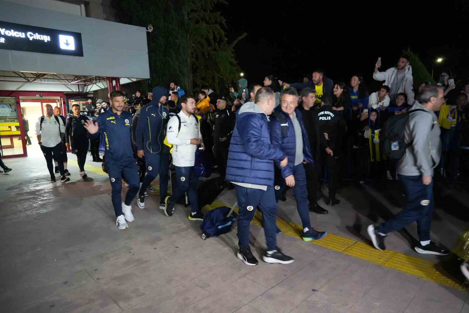 Fenerbahçe, Samsun’da coşkuyla karşılandı
