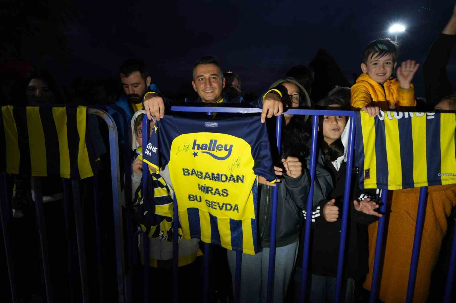 Fenerbahçe, Samsun’da coşkuyla karşılandı
