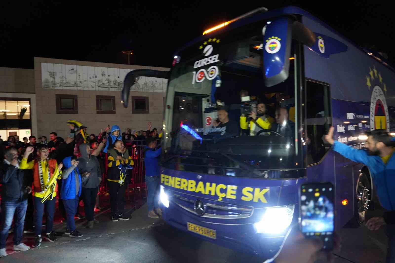 Fenerbahçe, Samsun’da coşkuyla karşılandı
