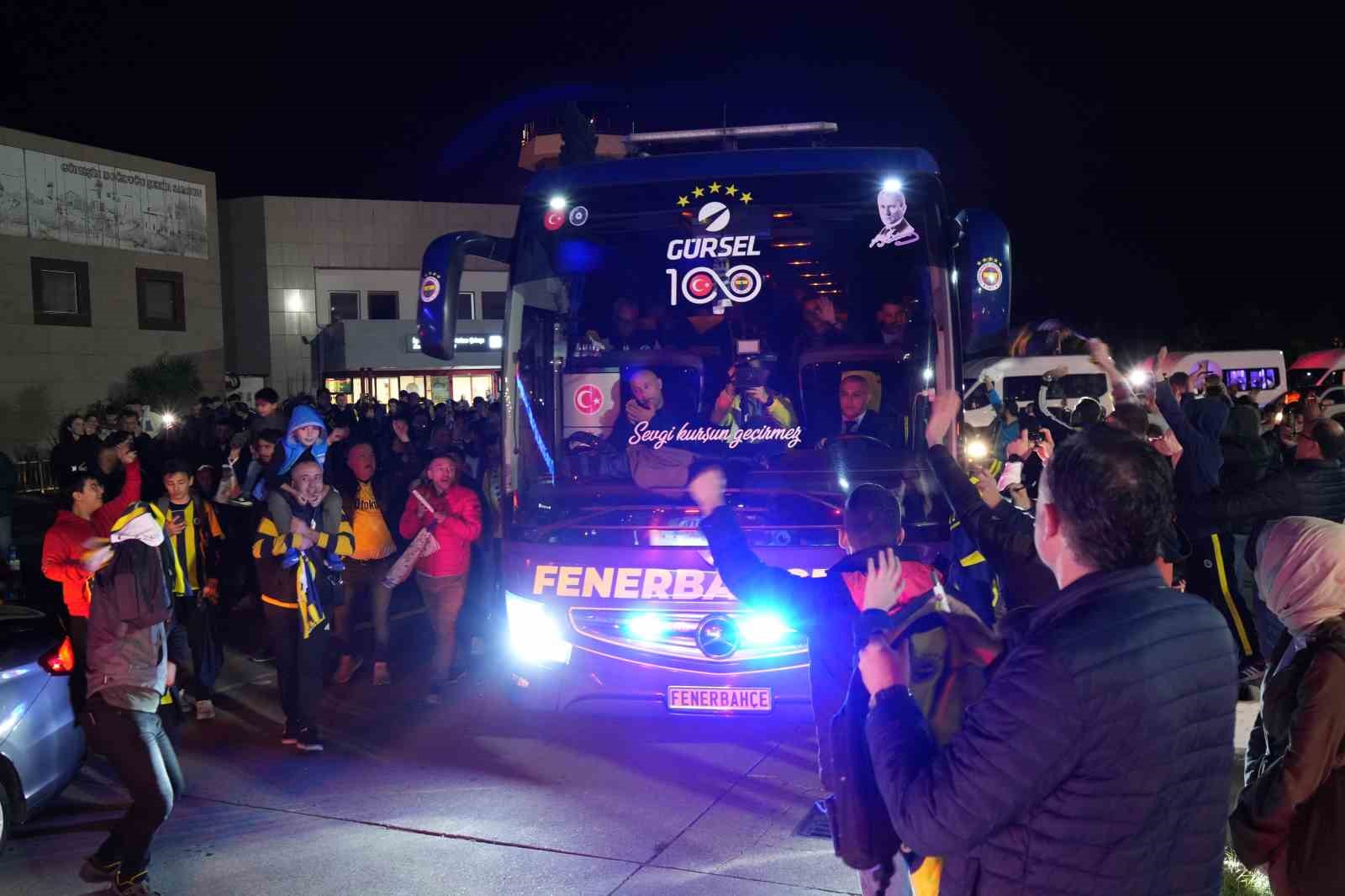 Fenerbahçe, Samsun’da coşkuyla karşılandı
