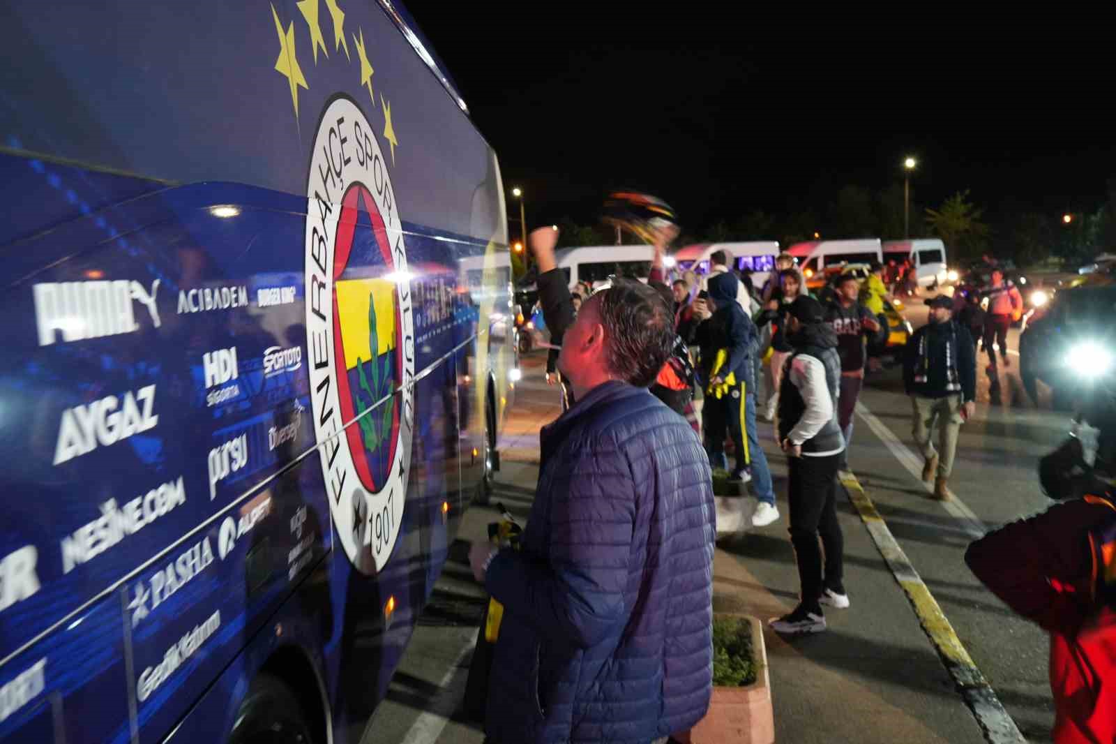 Fenerbahçe, Samsun’da coşkuyla karşılandı
