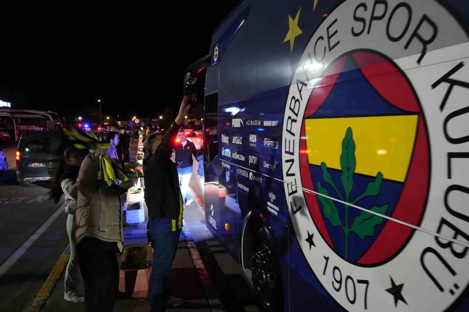 Fenerbahçe, Samsun’da coşkuyla karşılandı
