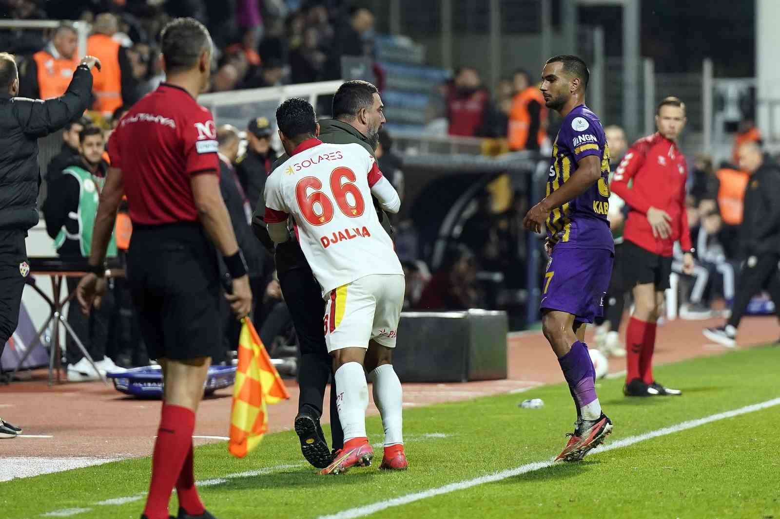 Trendyol Süper Lig: Eyüpspor: 1 - Göztepe: 0 (İlk yarı)
