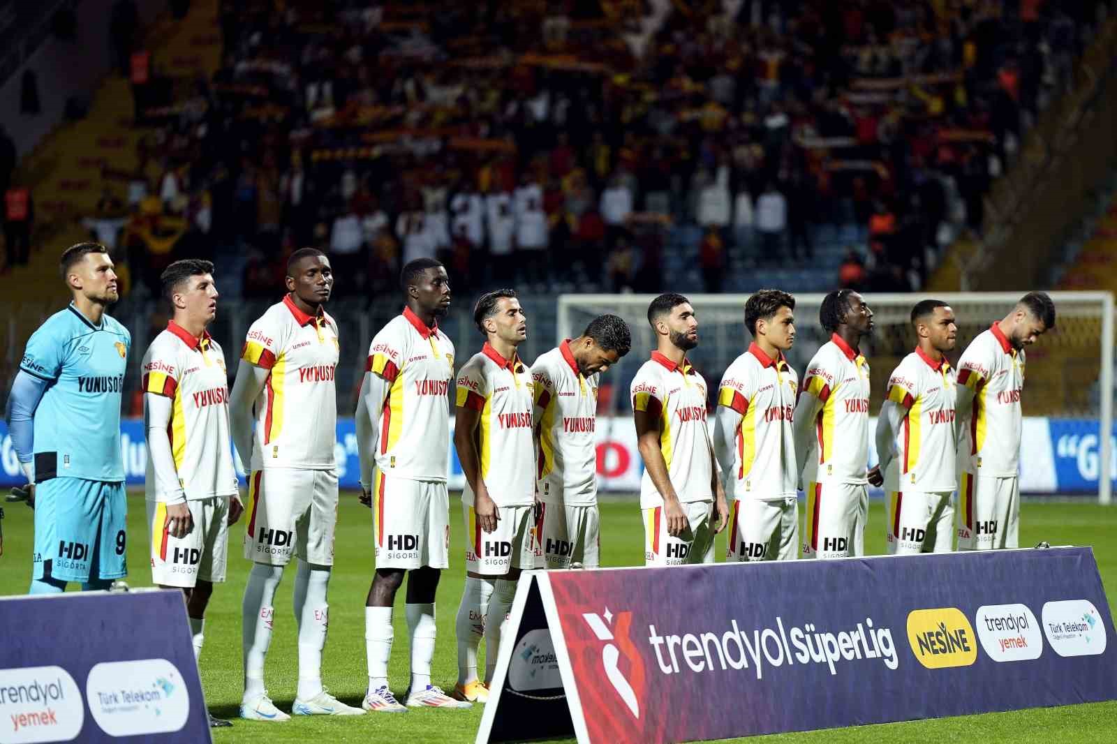 Trendyol Süper Lig: Eyüpspor: 1 - Göztepe: 0 (İlk yarı)
