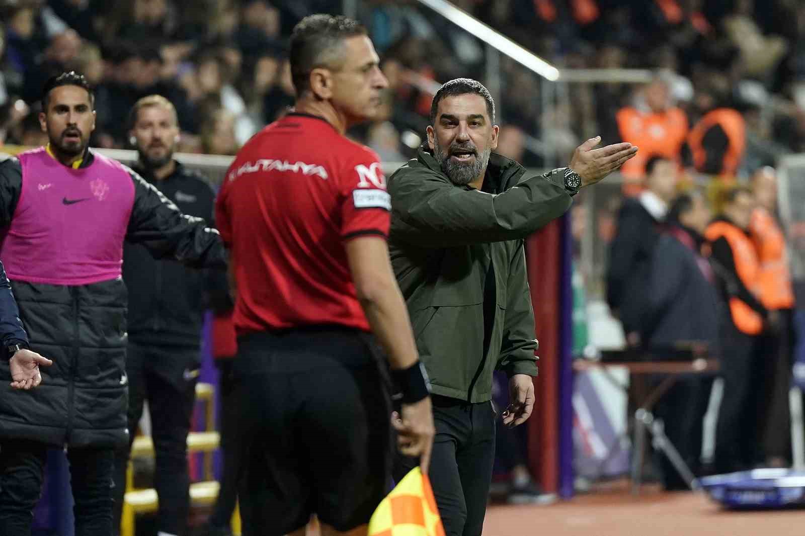 Trendyol Süper Lig: Eyüpspor: 1 - Göztepe: 0 (İlk yarı)
