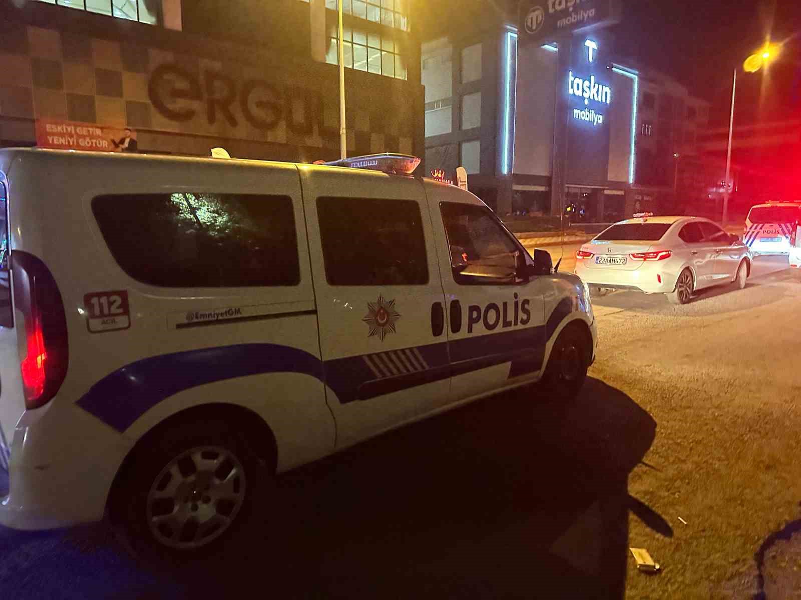 Elazığ’da düğün salonunda bıçaklı kavga: 4 yaralı
