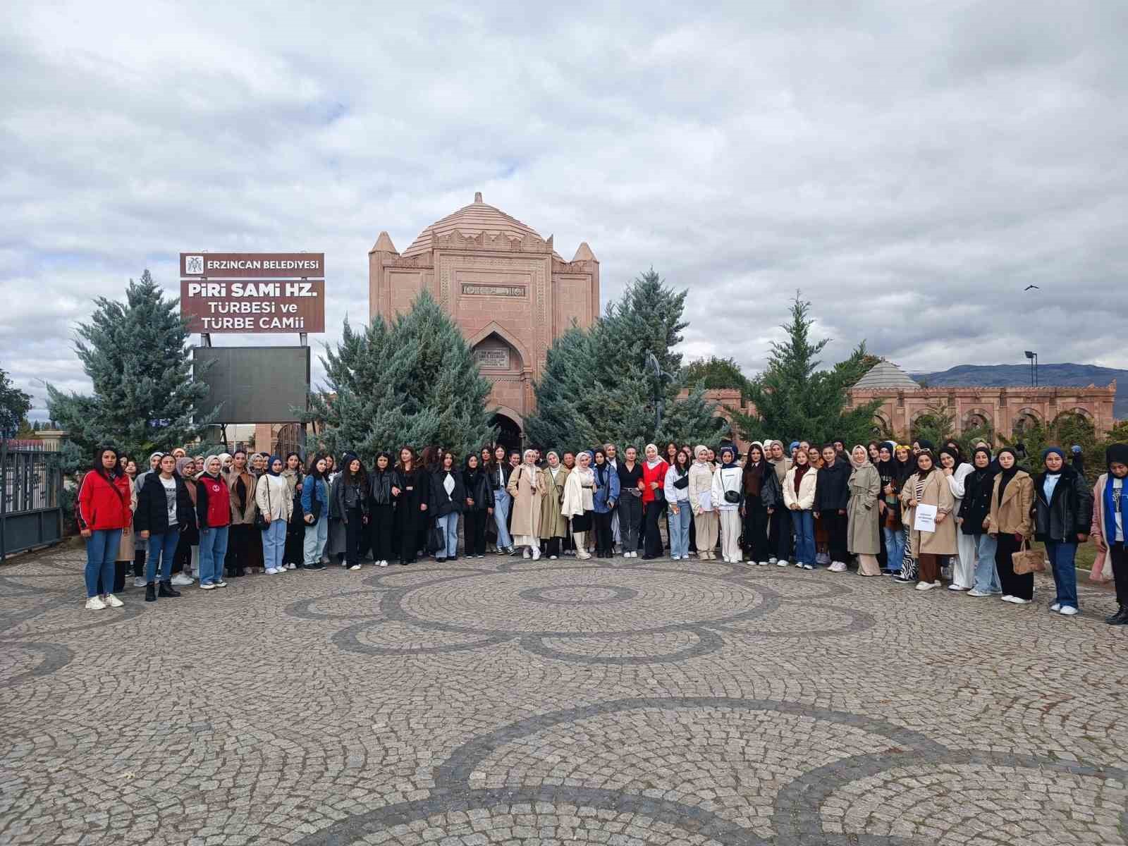 Üniversiteyi bu sene kazananlar Erzincan’ı gezdi
