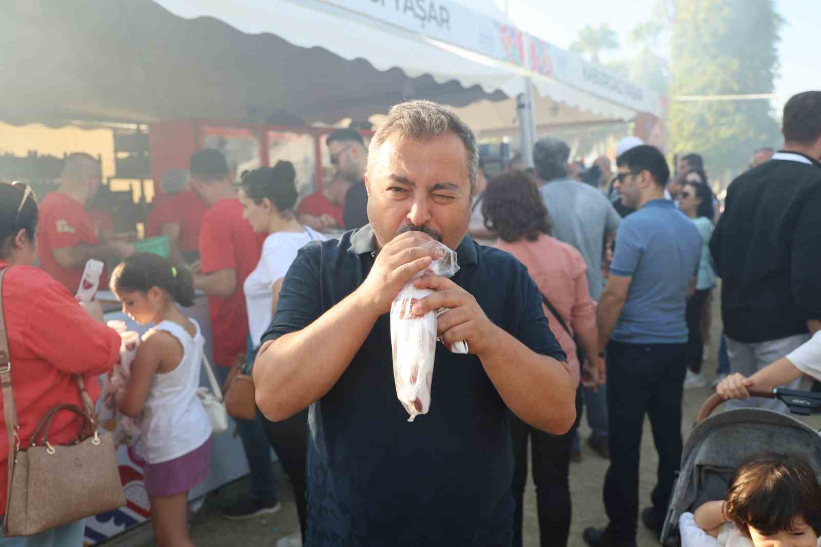 Adana’da kebap dumanları gökyüzünü kapladı
