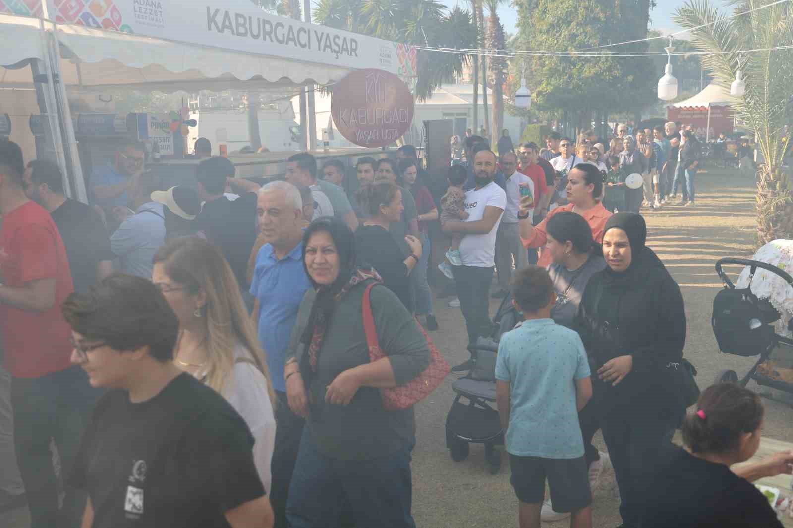 Adana’da kebap dumanları gökyüzünü kapladı
