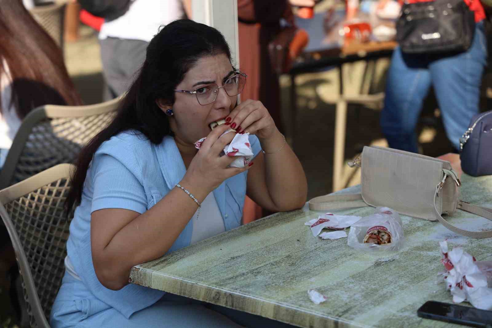 Adana’da kebap dumanları gökyüzünü kapladı
