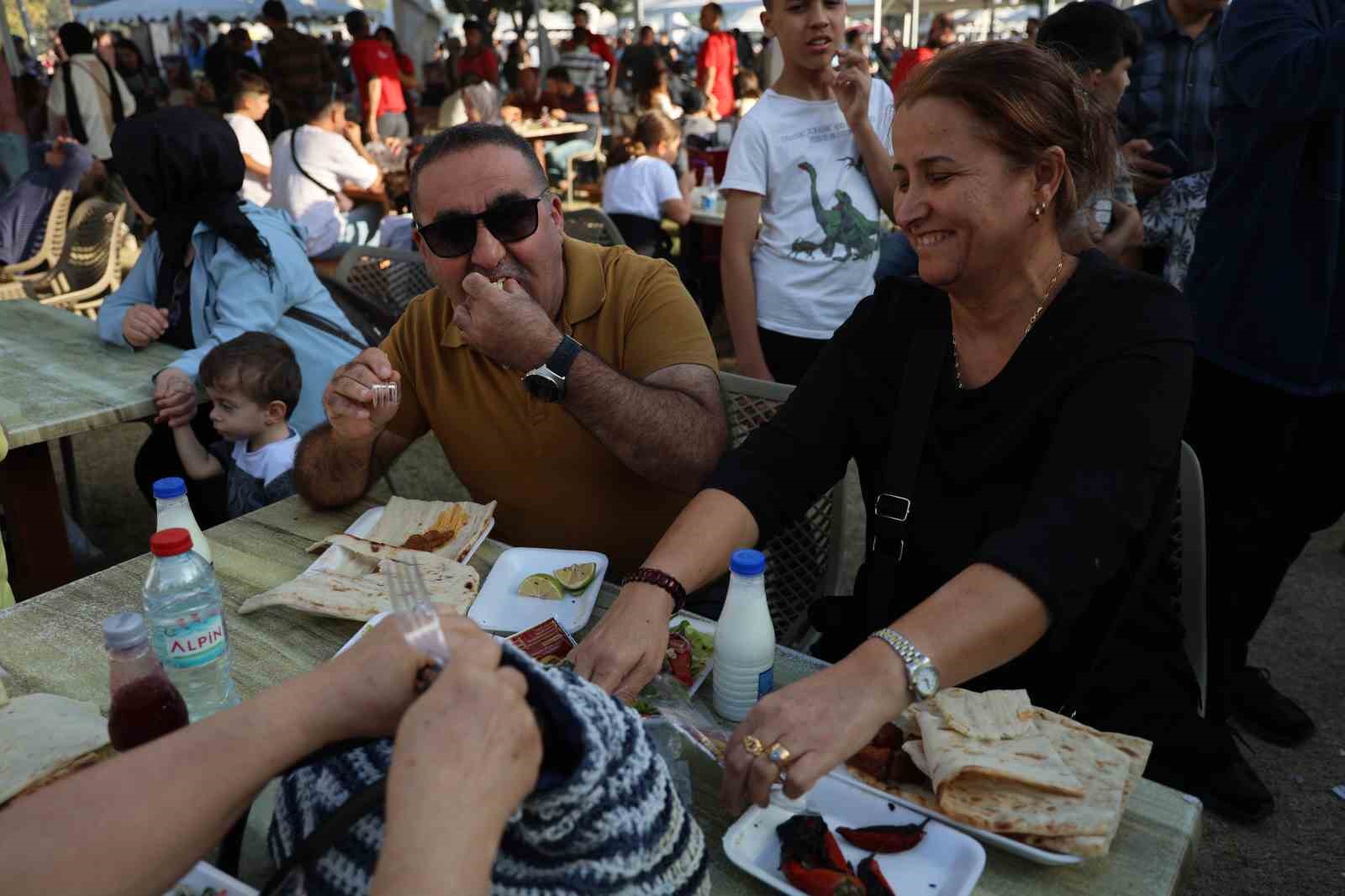 Adana’da kebap dumanları gökyüzünü kapladı
