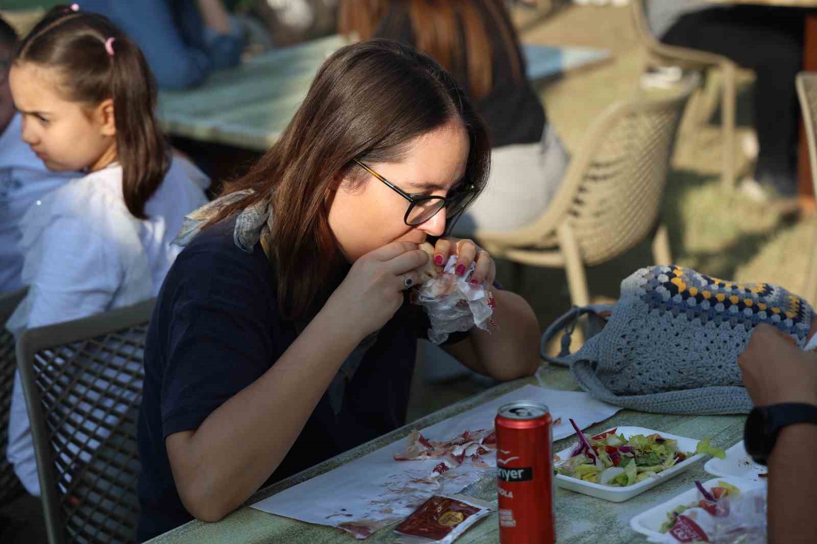 Adana’da kebap dumanları gökyüzünü kapladı
