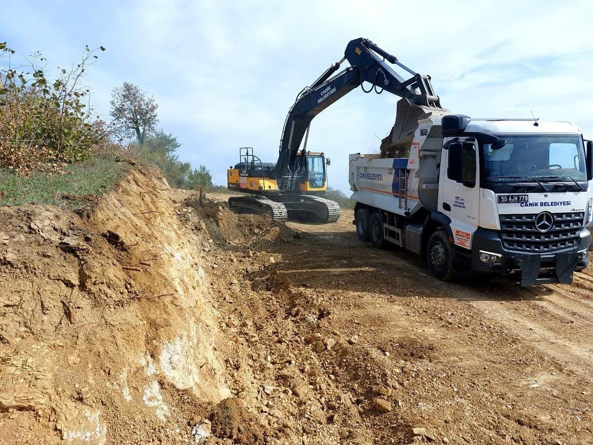 Başkan Sandıkçı: “Canik’imizi güvenli ve konforlu yollarla donatmaya devam ediyoruz”
