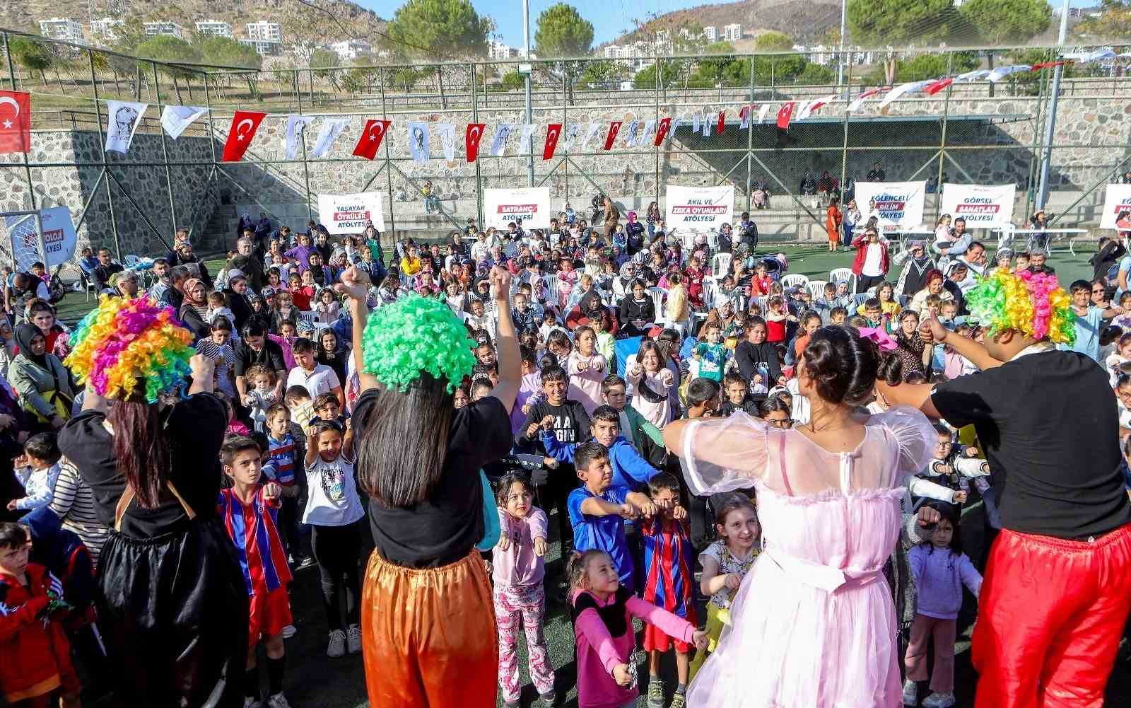 Bayraklı’da çocuklar mahalle şenliğinde buluştu
