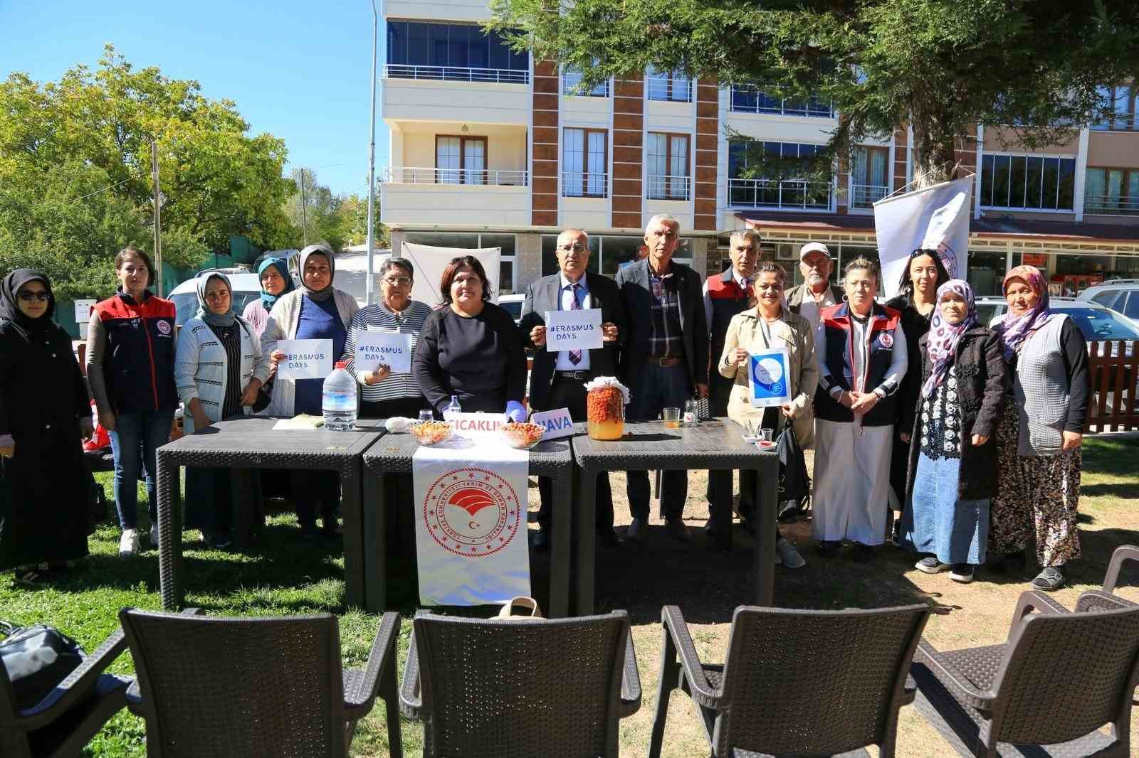 Çameli’nde kadınlara doğal yollarla ‘alıç sirkesi’ yapımı eğitimi
