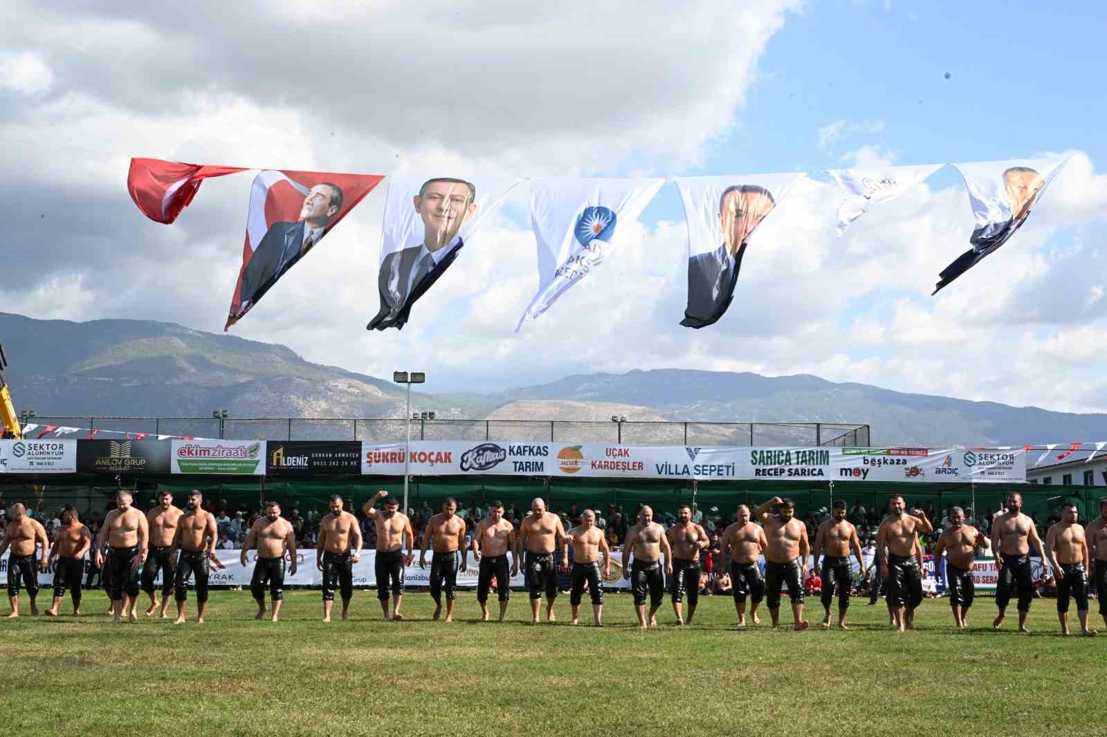 Kaş Güreşleri’nin Başpehlivanı İsmail Balaban oldu
