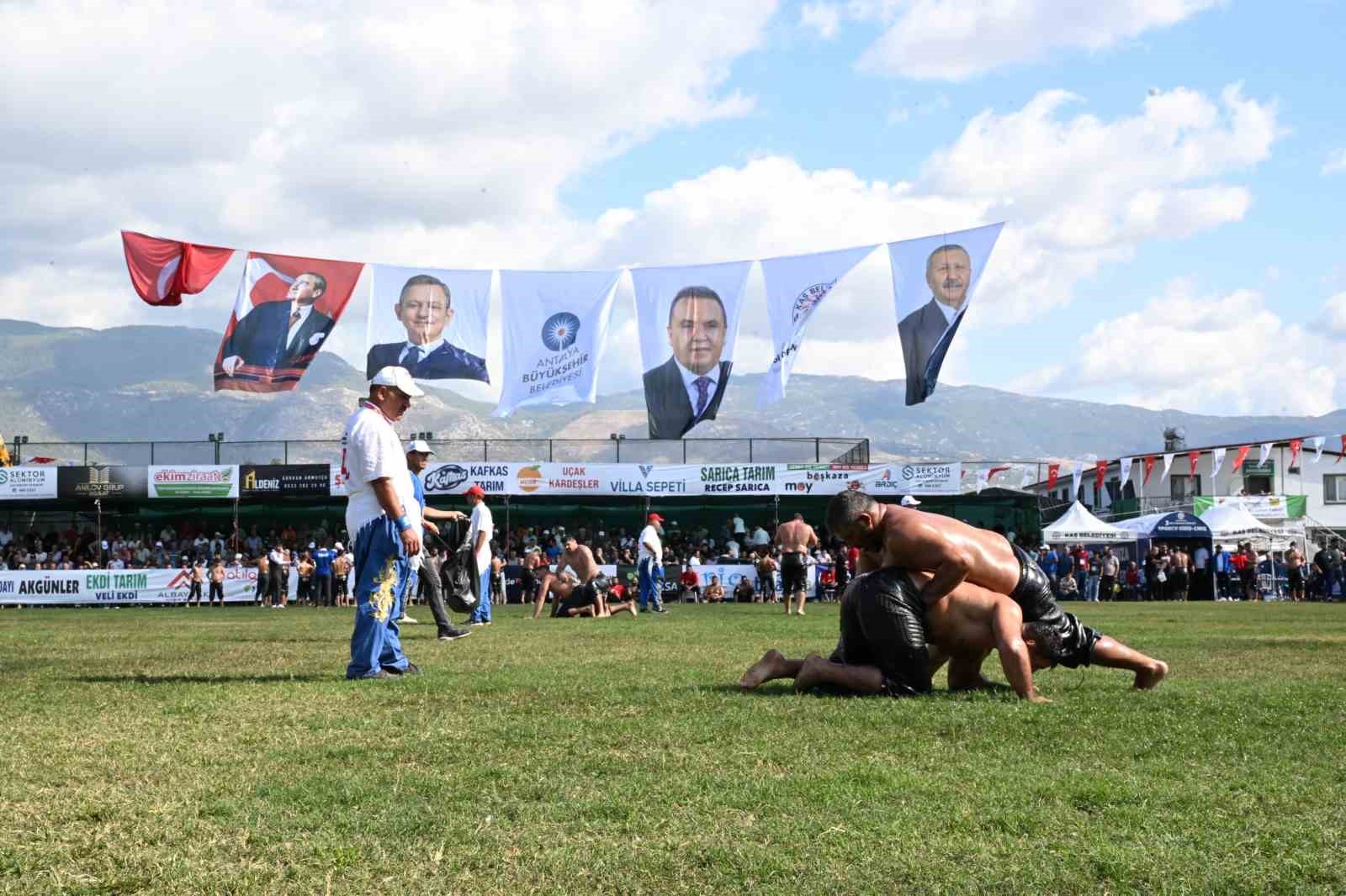 Kaş Güreşleri’nin Başpehlivanı İsmail Balaban oldu
