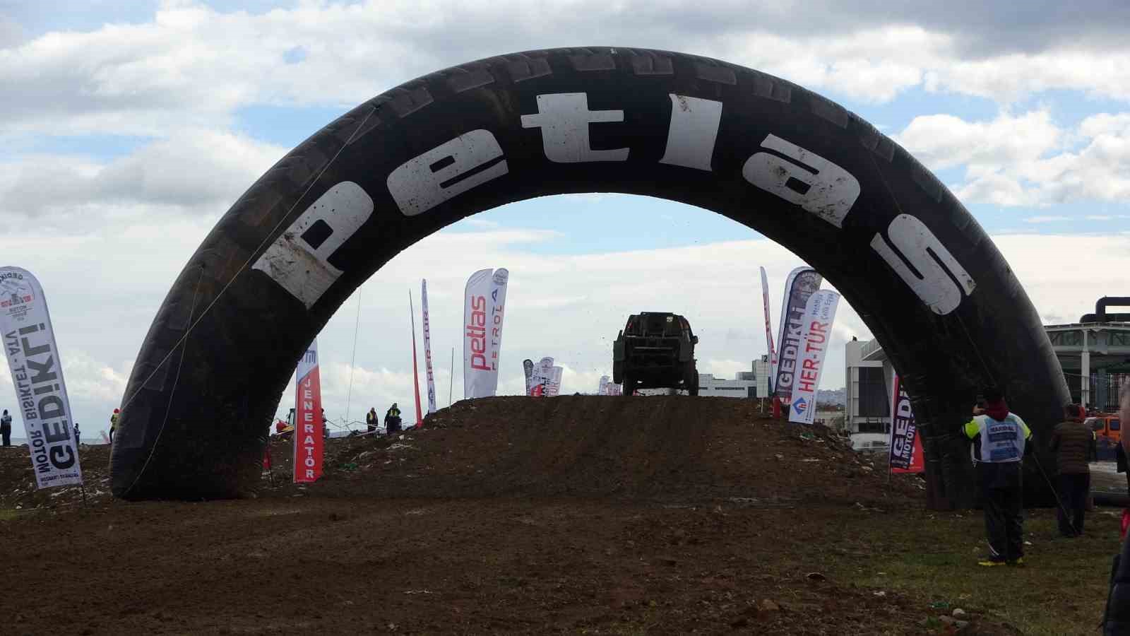 Deniz kenarında yapılan zorlu Off-Road yarışları nefesleri kesti
