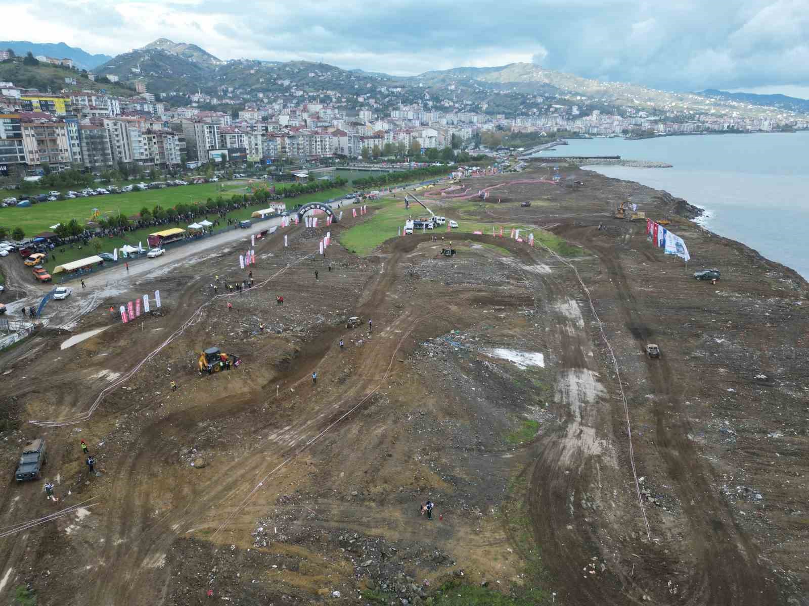 Deniz kenarında yapılan zorlu Off-Road yarışları nefesleri kesti
