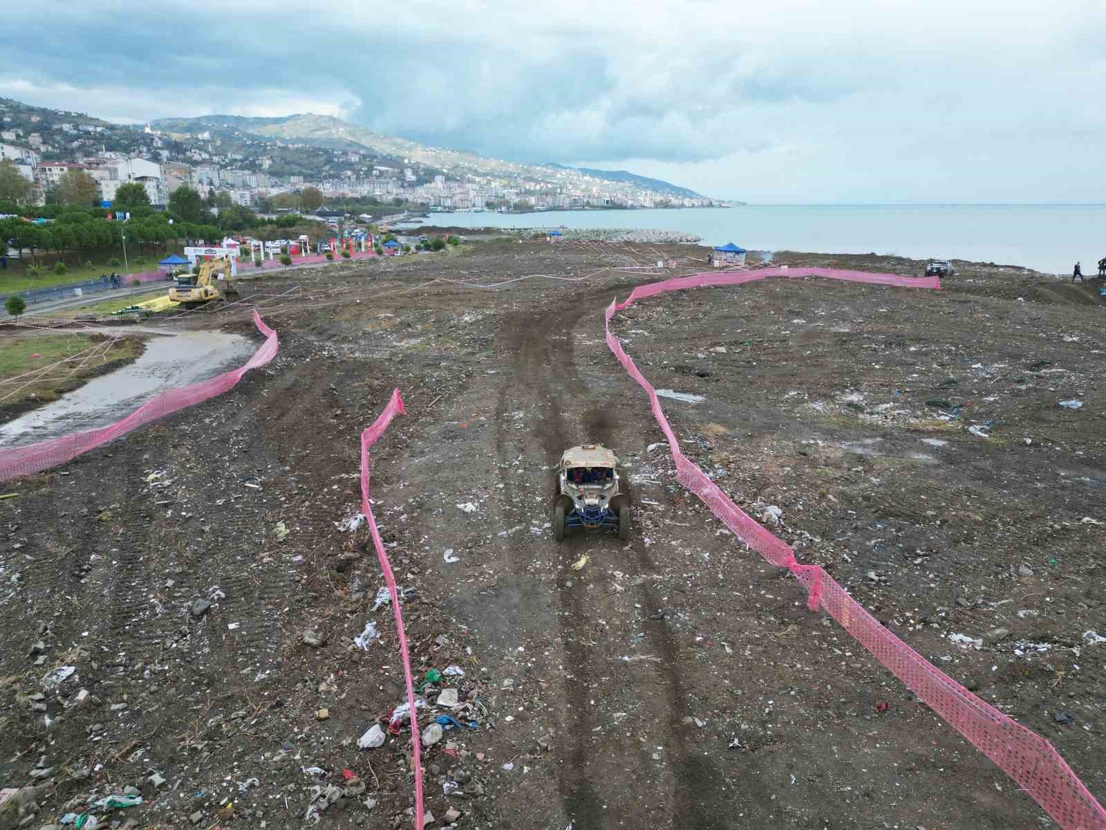 Deniz kenarında yapılan zorlu Off-Road yarışları nefesleri kesti
