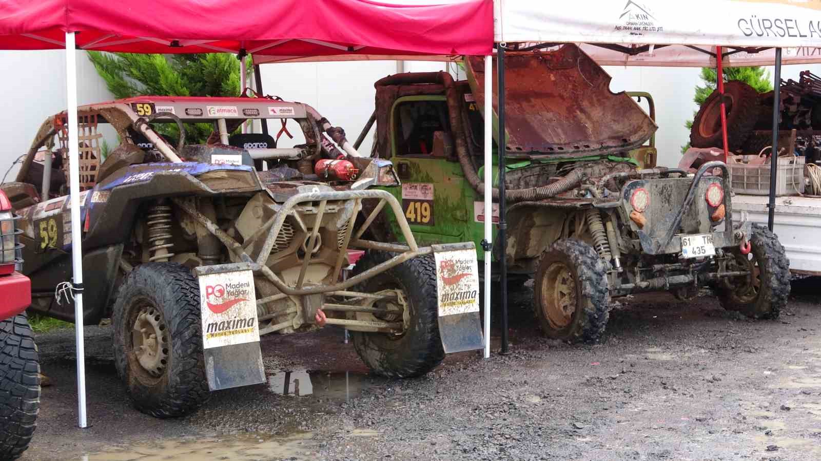 Deniz kenarında yapılan zorlu Off-Road yarışları nefesleri kesti
