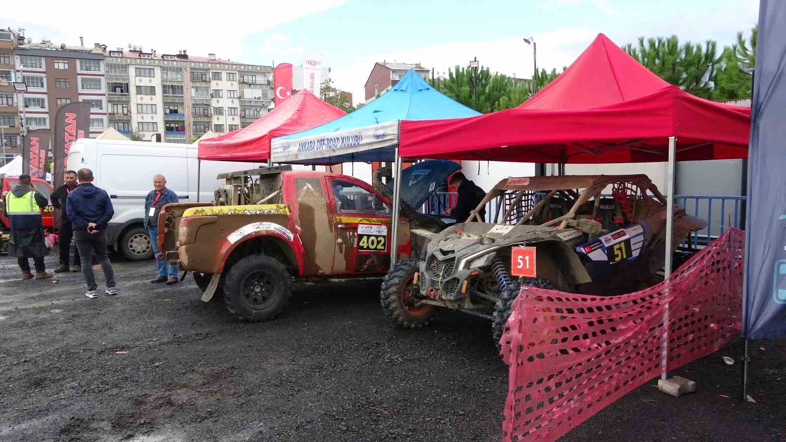 Deniz kenarında yapılan zorlu Off-Road yarışları nefesleri kesti
