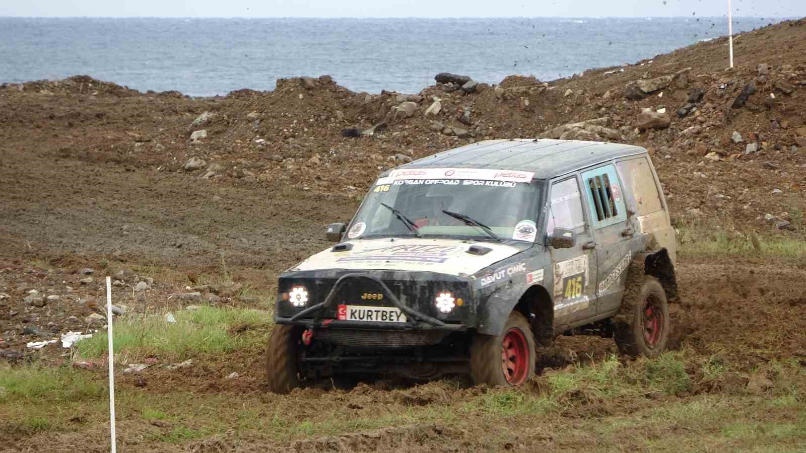 Deniz kenarında yapılan zorlu Off-Road yarışları nefesleri kesti
